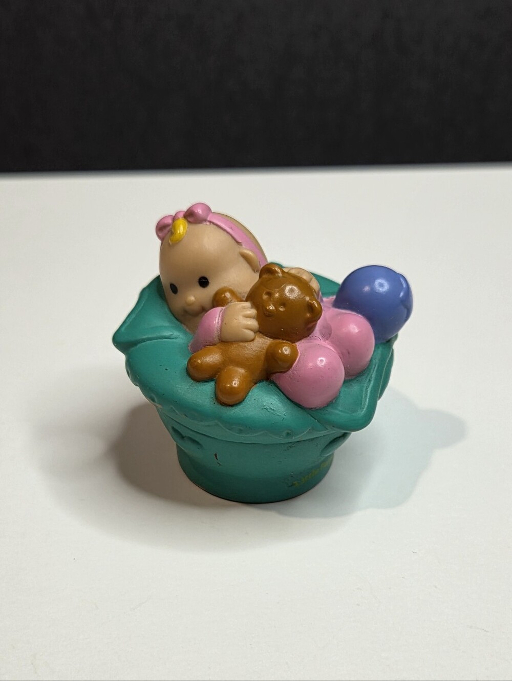 2001 Fisher-Price Little People Baby Ashley In Basket Figure Vintage
